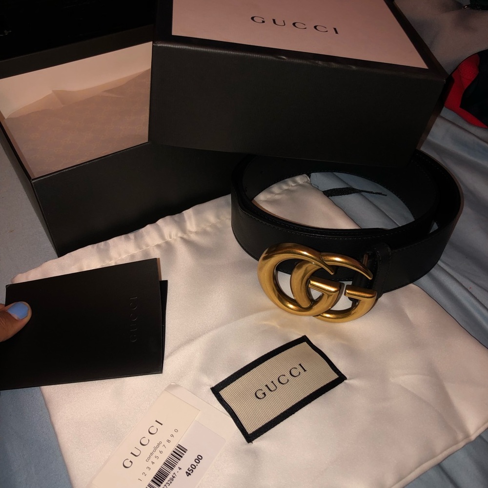 Leather belt with Double G buckle.